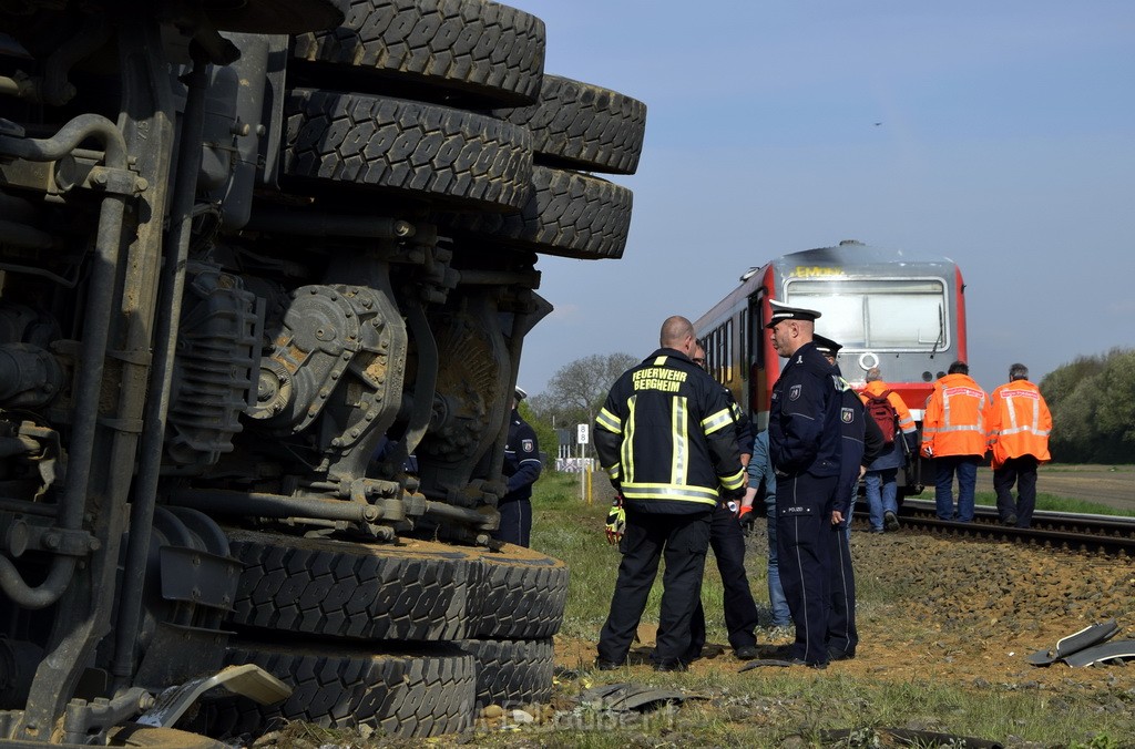 Schwerer VU LKW Zug Bergheim Kenten Koelnerstr P233.JPG - Miklos Laubert